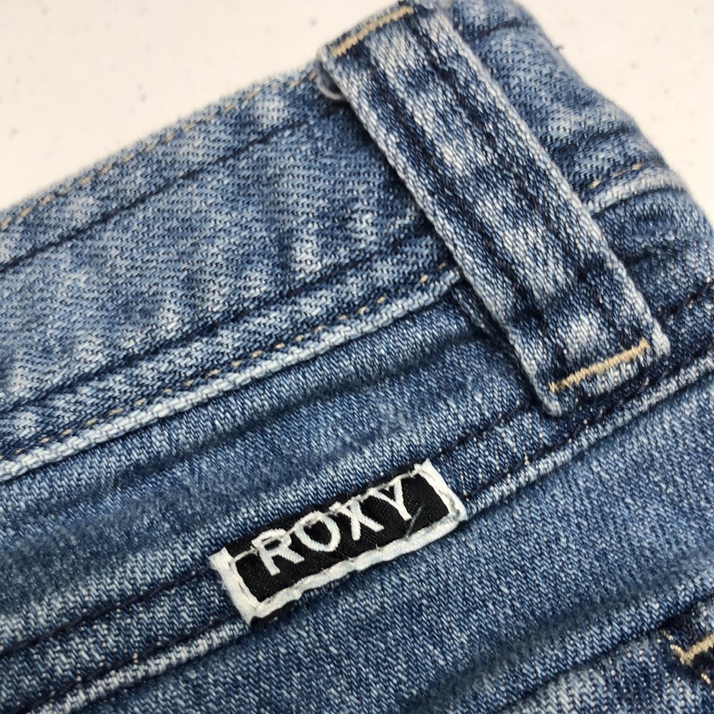 ROXY FACTORY DISTRESS JEAN SHORTS  9/30 ⭐️ - Picture 10 of 14